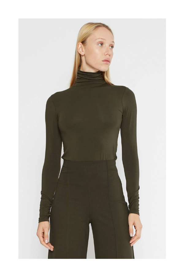 Turtleneck in Olive