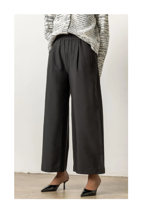 Wide Leg Pull On Pant in Black