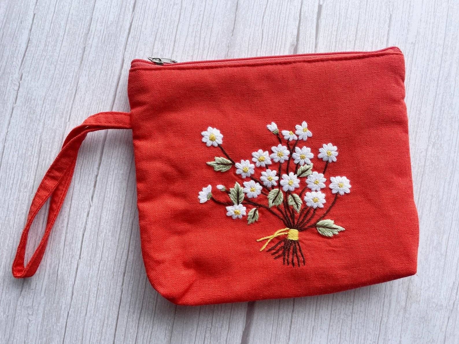 Flower Embroidered Cosmetics Bag: Daisy Bouquet