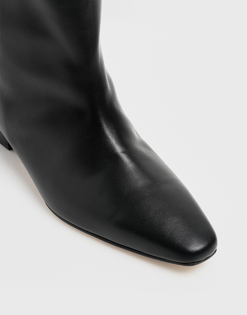Perth Boots in Black