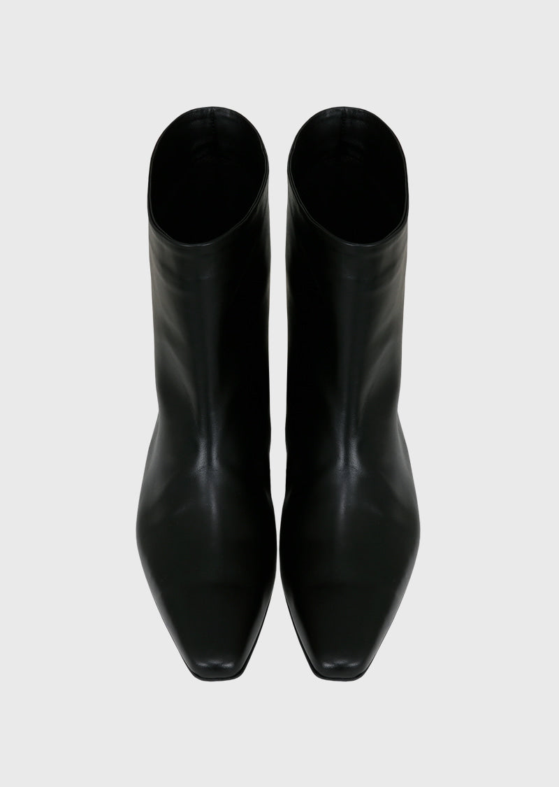 Perth Boots in Black