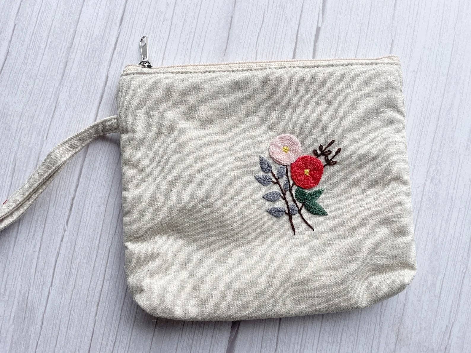 Flower Embroidered Cosmetics Bag: Daisy Bouquet