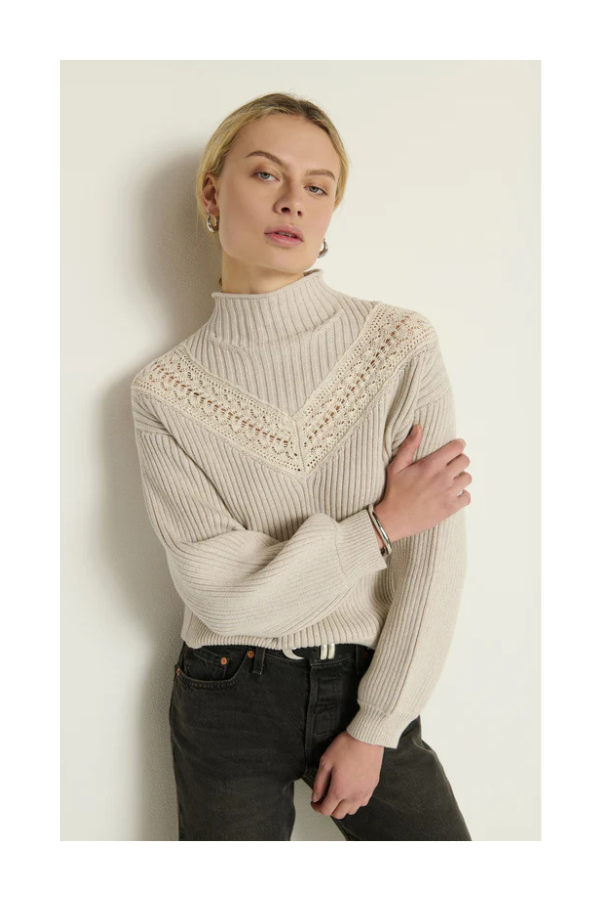 Cassandra Mock Neck Pullover in Heather Oatmeal