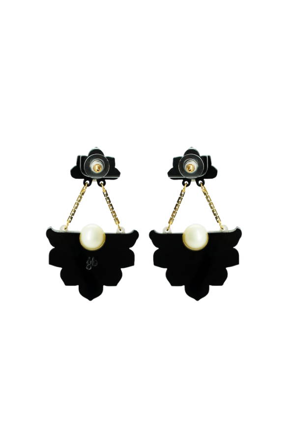 Daisy Earrings in Nacre