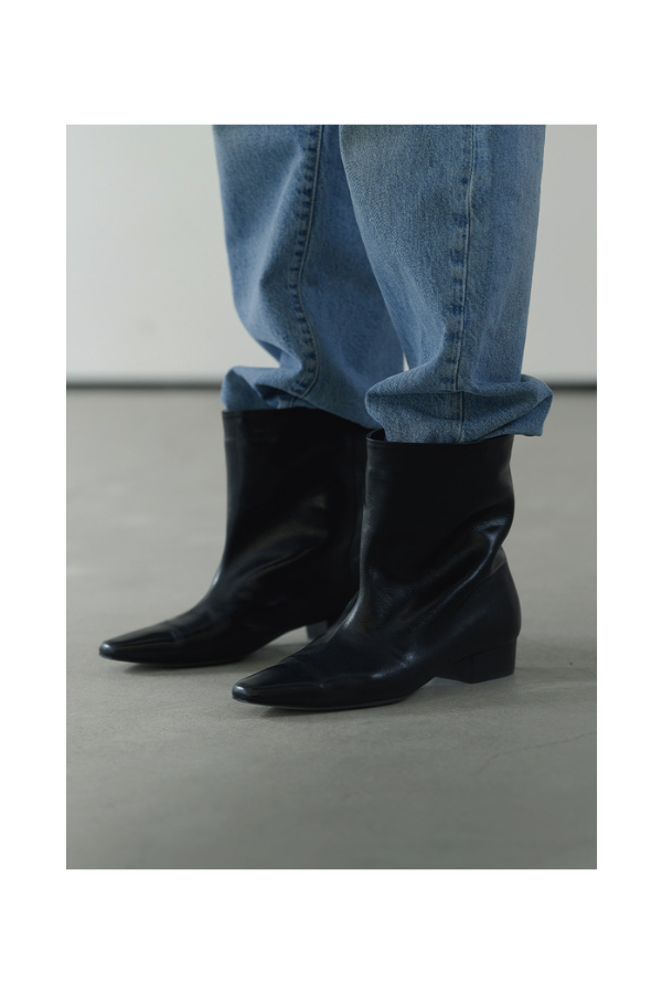 Perth Boots in Black