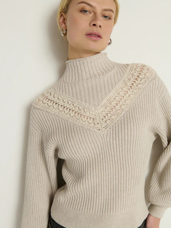 Cassandra Mock Neck Pullover in Heather Oatmeal