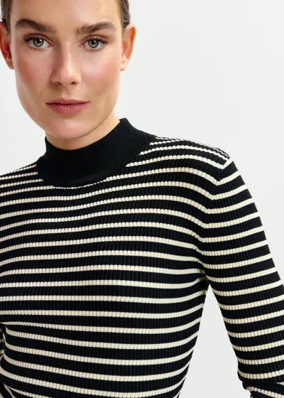 Striped Fit Pullover in Black Stripes