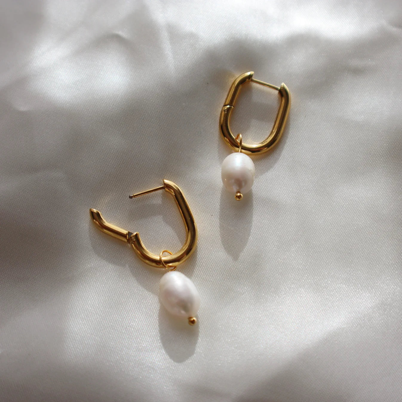 Grace Hoops Oval w/Pearl Drop