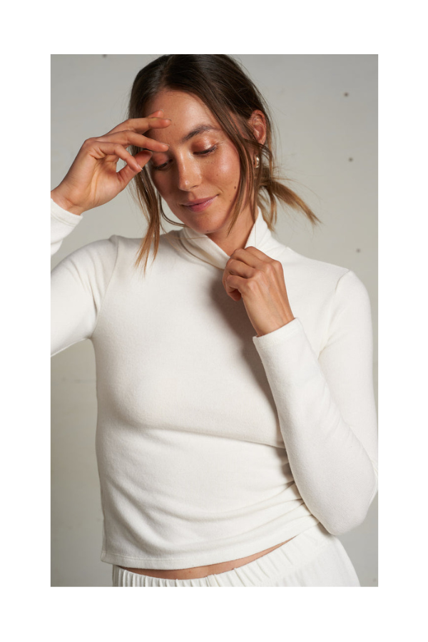 Dana Brushed Sweater Jersey Turtleneck in Sugar