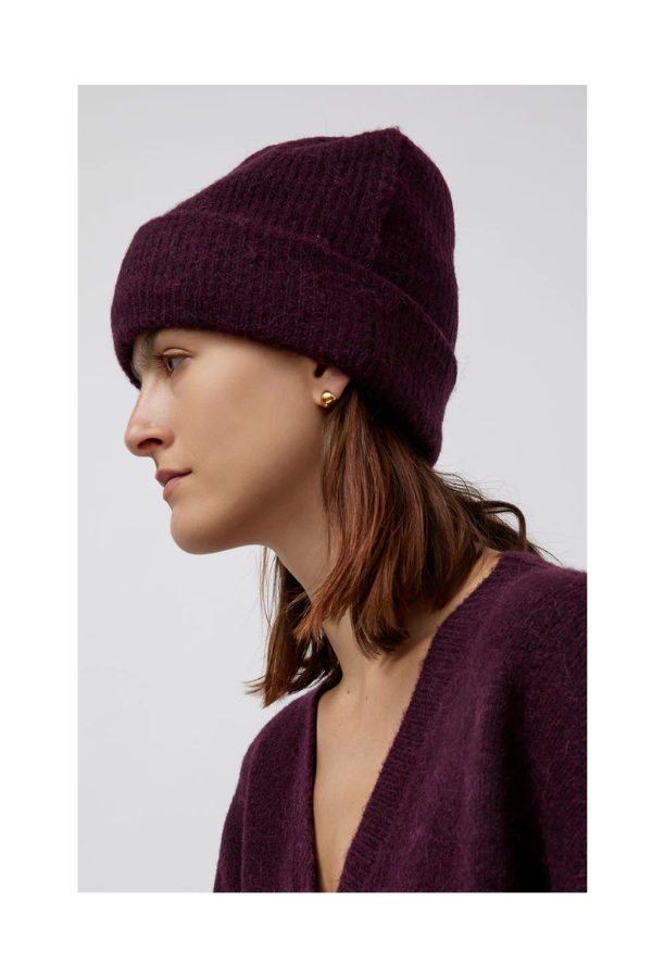 Knit Hat in Bordeaux