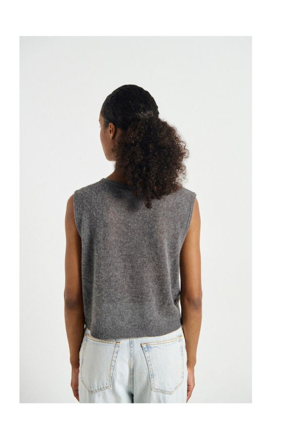 Dumy Sleeveless Sweater