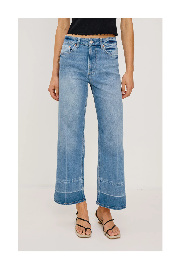 Getty Crop Jean in Independence