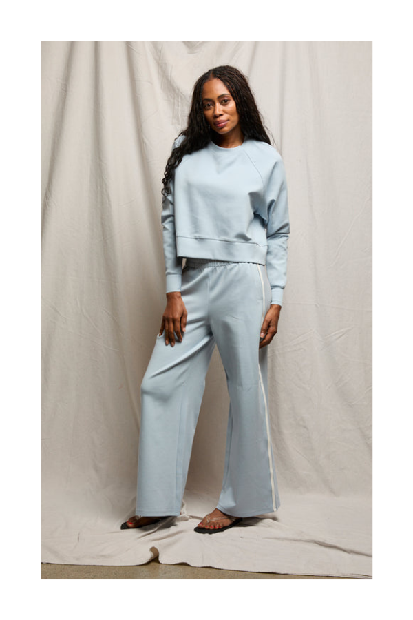 Nell Travel Crew Neck Sweatshirt in Powder Blue
