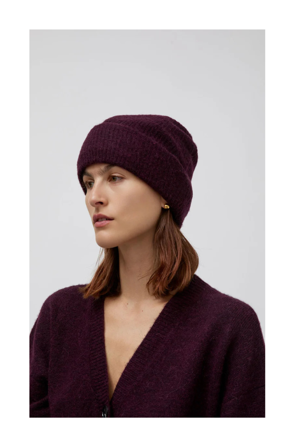 Knit Hat in Bordeaux
