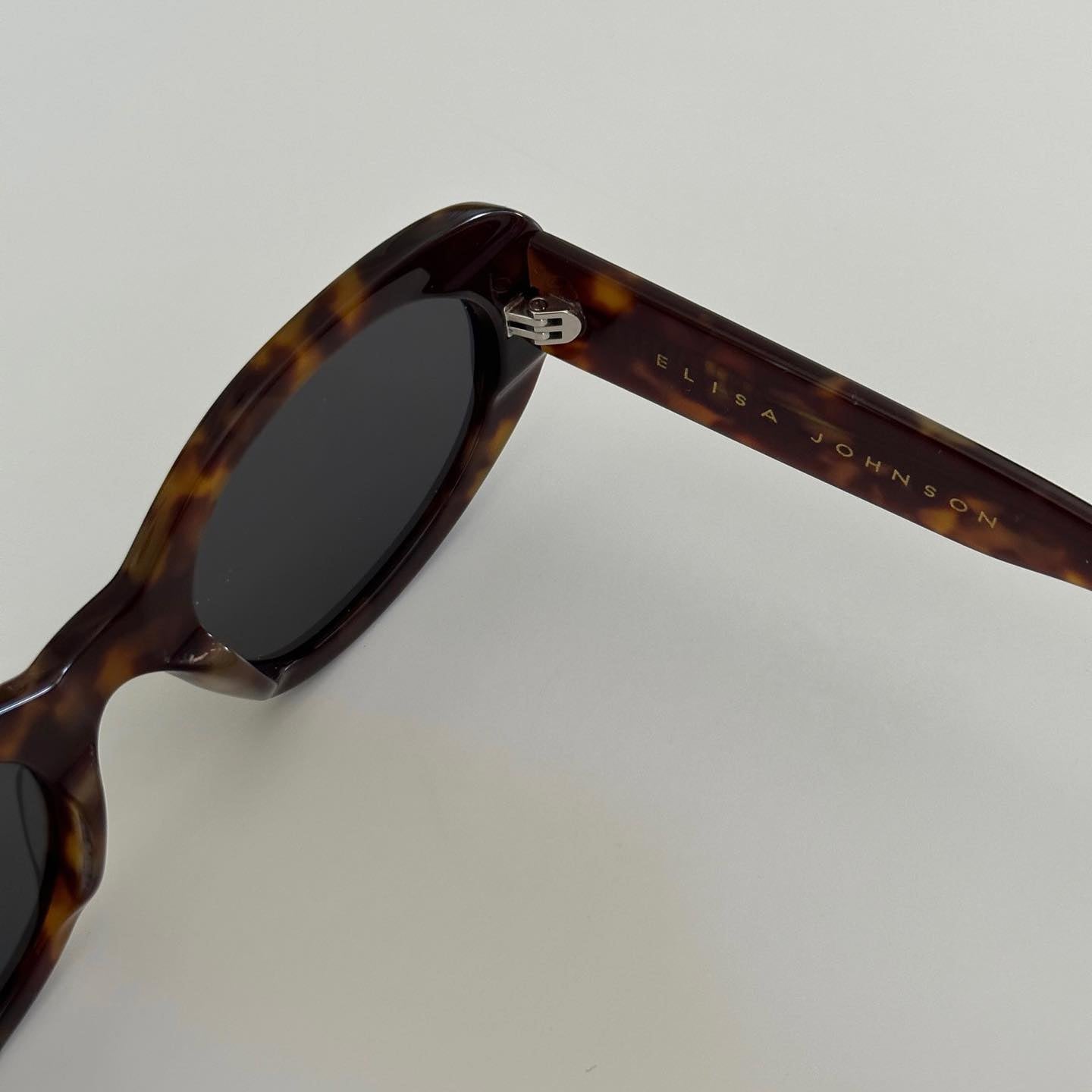 Lyna in Brown Tortoise