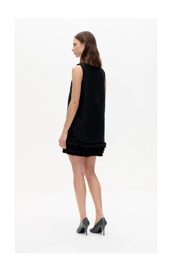 Avoni in Black Spot