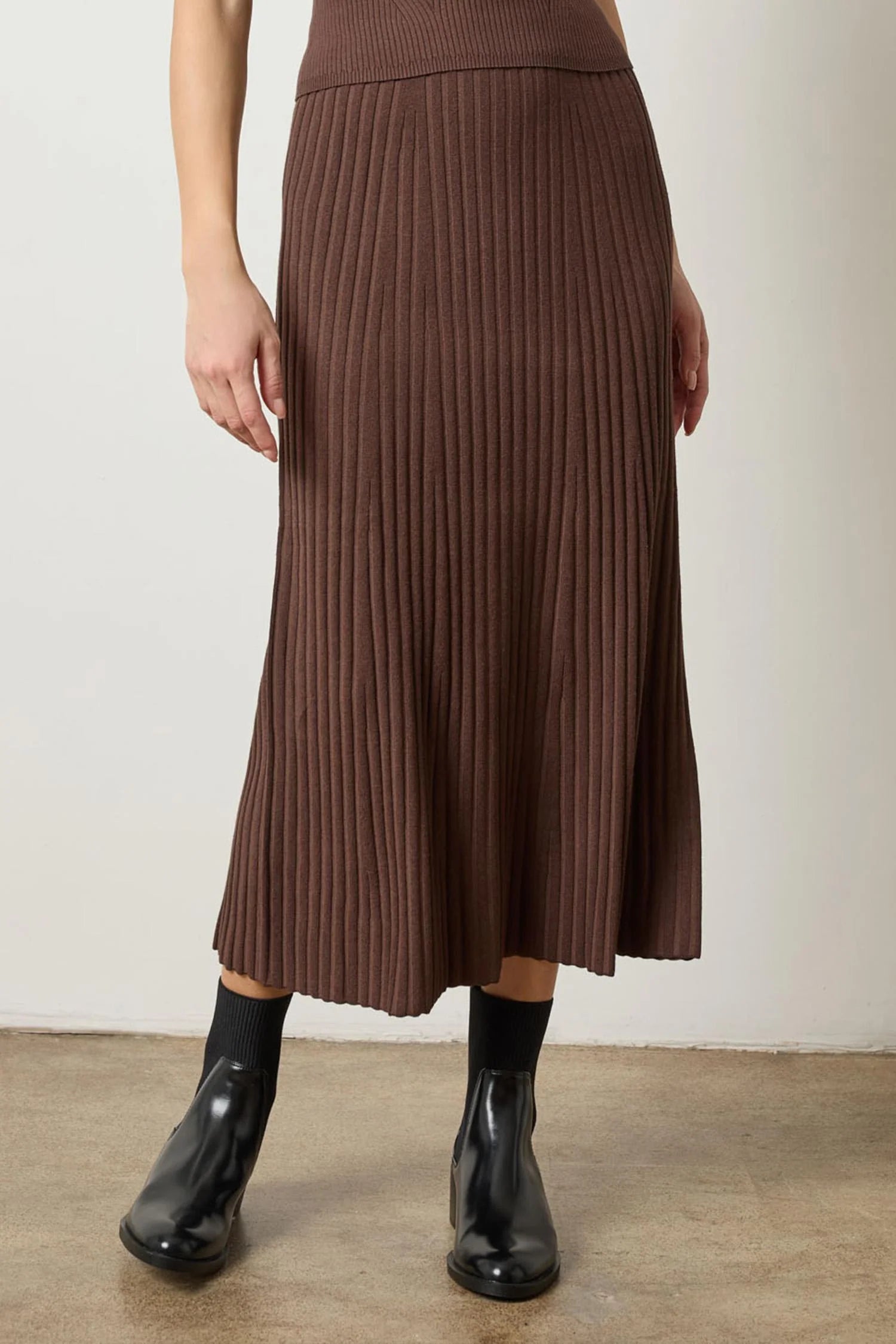 Straight Rib Skirt in Mink