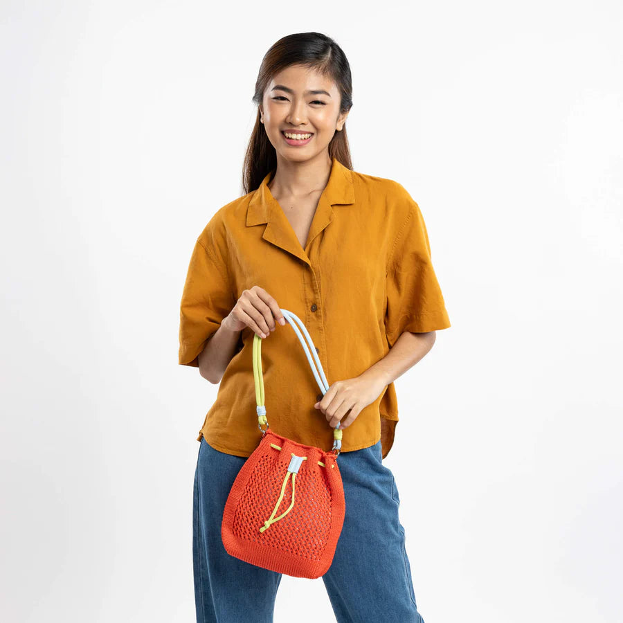 Drawstring Raffia Mini Bag in Poppy