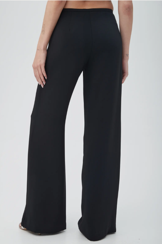 Tavia Pant in Black