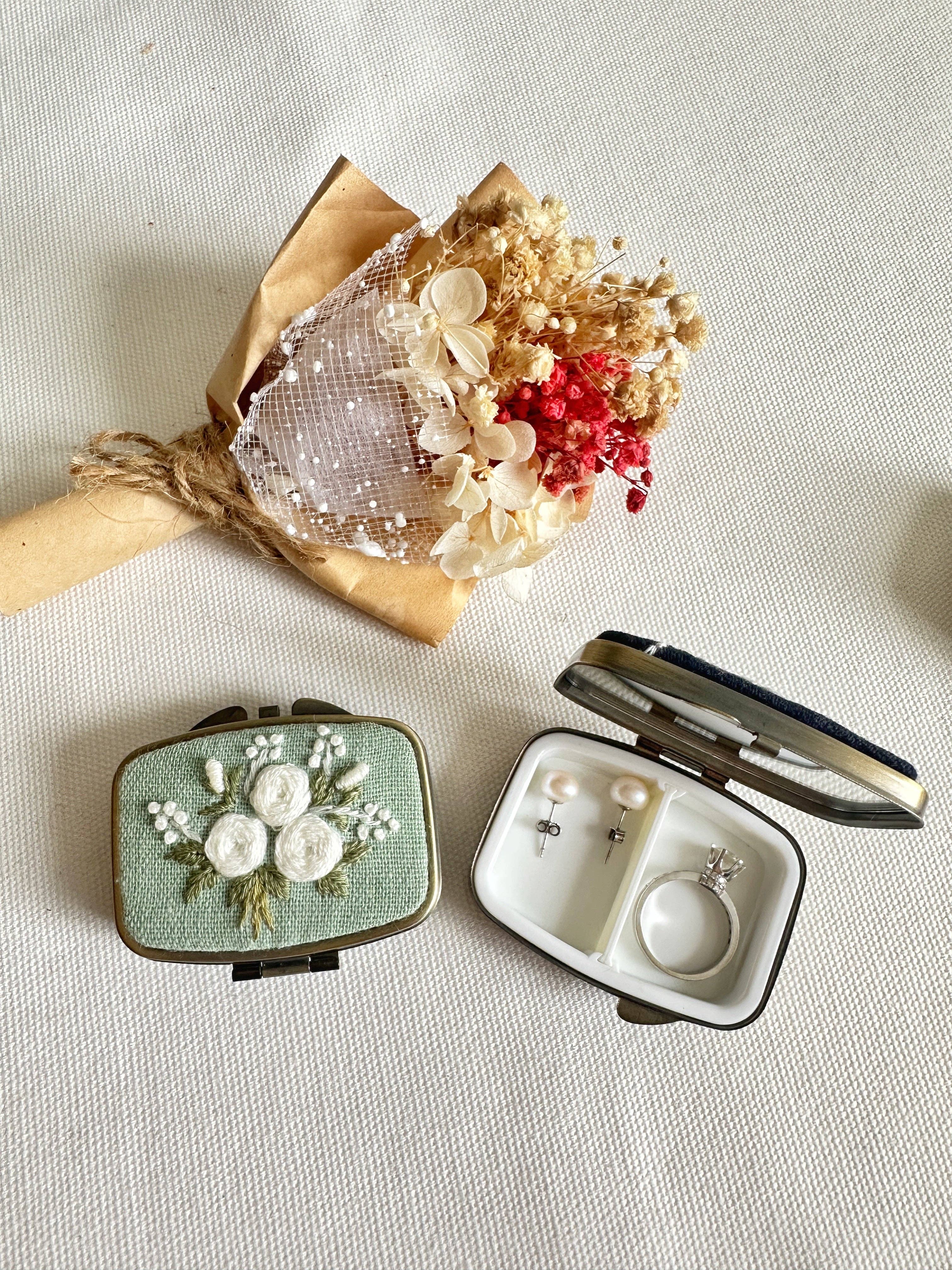 White Roses Mini Jewelry Box With Mirror